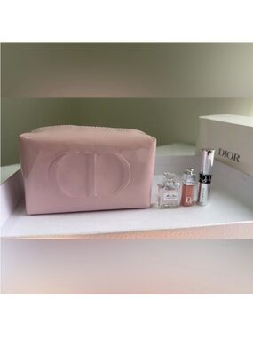 New Dior 2026 Release Pink Leather Patent Pouch, lip gloss & mini perfumeee3